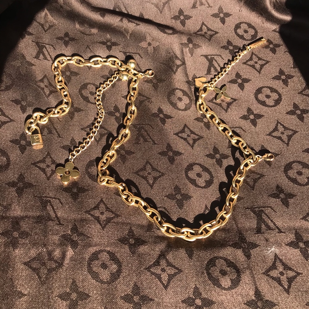 Auth Louis Vuitton LV Necklace
